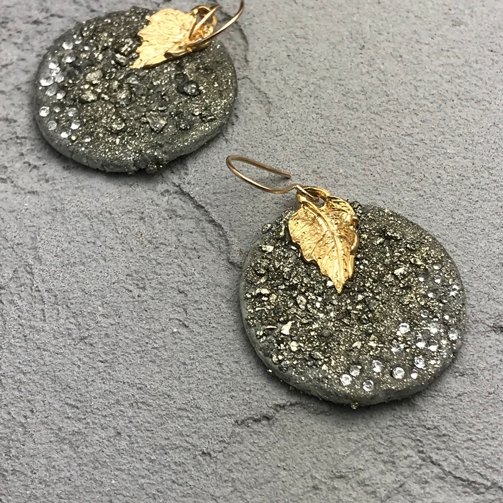 Handmade pyrite druzy  gold leaf pavé earrings - Picture 5 of 7